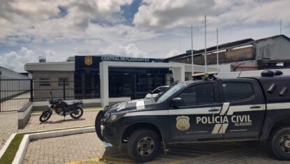 Mulher é presa após esfaquear esposa em apartamento na Ponta Verde