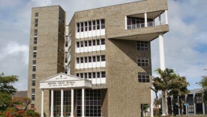 MP questiona Justiça por portão de acesso em via pública de Maceió