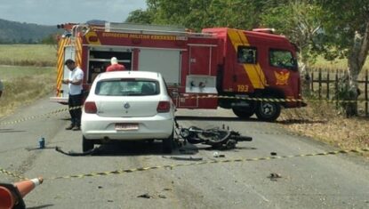 Colisão entre táxi e moto deixa dois mortos em Boca da Mata