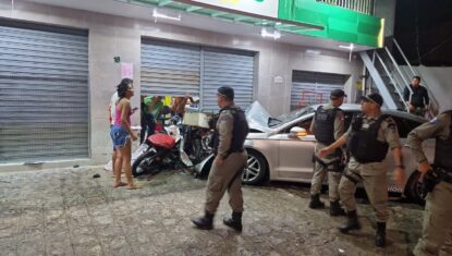 Motorista invade calçada e mata mulher que estava na porta de mercadinho em Maceió