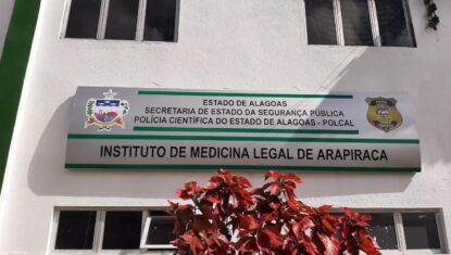 Jovem é morto a tiros enquanto assistia partida de futebol em quadra esportiva de Arapiraca
