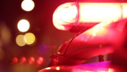 Mulher é presa após ameaçar casal