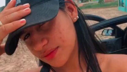 Mãe diz que marido de Karoline era violento e incendiou guarda-roupa da jovem