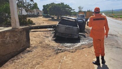 Motociclista morre ao colidir com carro e se chocar contra muro de casa em Ibateguara