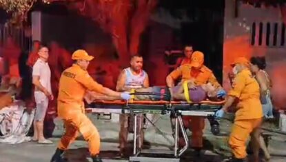 Incêndio atinge casa e homem precisa ser socorrido no Prado