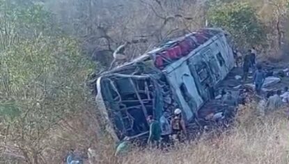 Ônibus com romeiros capota e deixa 16 mortos e feridos em São José da Tapera