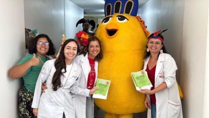 Música e emoção: Pinto da Madrugada leva alegria a pacientes com câncer em Maceió