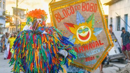 Bloco do Bobo resiste ao afundamento do solo e mantém tradição em Maceió