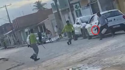 VÍDEO: homem fere funcionário da BRK com facão para impedir corte de água em Atalaia