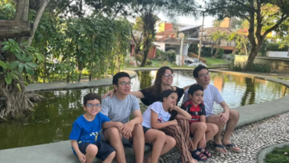 Mãe solo de cinco filhos autistas transforma desafios em recomeço e cria rede de apoio em Alagoas