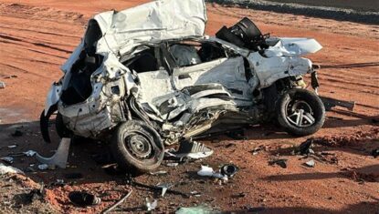 Motorista de carro morre após colidir contra carreta em Marechal Deodoro