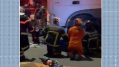 VÍDEO: ciclista sobrevive após ser atropelada por uma carreta na Av. Menino Marcelo