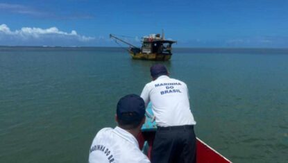 Pescador é resgatado pela Marinha após ficar dois dias à deriva no mar em Piaçabuçu