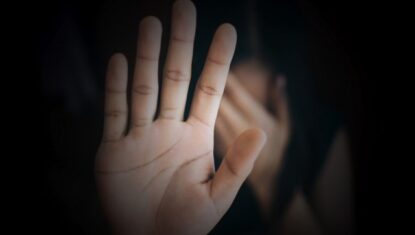 Embriagado e aos gritos: homem estupra menino e confessa crime aos pais do menor; VÍDEO