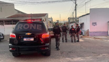 Megaoperação em Curitiba com mais de 40 mandados mira suspeitos de tráfico e homicídios; uma pessoa morreu em confronto