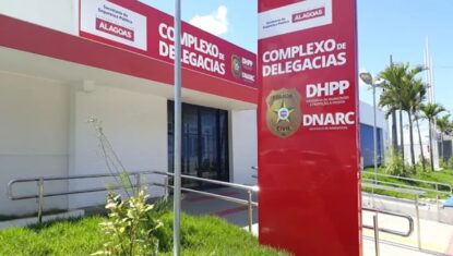 Homem é preso suspeito de jogar álcool e ameaçar atear fogo na esposa e filho de sete meses em Maceió