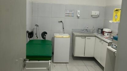 Laboratório é interditado por funcionar sem alvará e ter condições insalubres em Maceió