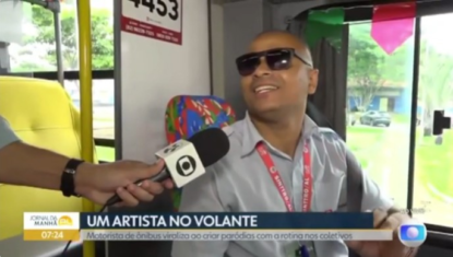 VÍDEO: motorista de ônibus viraliza com paródias para passageiros sobre chegada do coletivo em Maceió