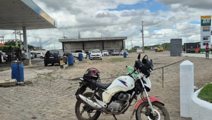 Briga por passageiros: motorista ataca mototaxista com facão em Arapiraca