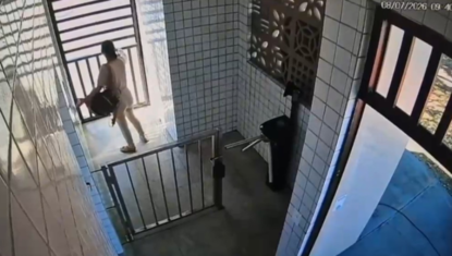 Vídeo: mulher furta R$ 13 mil de idosa cadeirante em Maceió