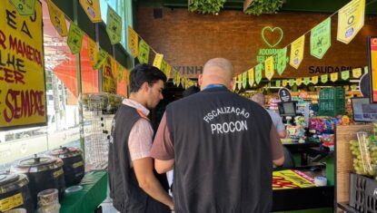 Carnes e queijos vencidos: Procon autua supermercado em Maceió