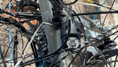 Operação retira câmeras de vigilância irregulares de postes elétricos em Maceió