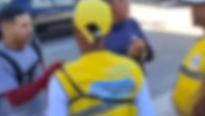 Entregadores se mobilizam em frente a condomínio após pedido cancelado em Maceió; VÍDEO