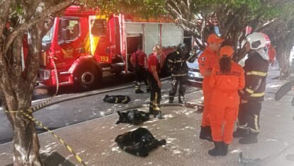 Incêndio atinge apartamento em prédio na Ponta Verde