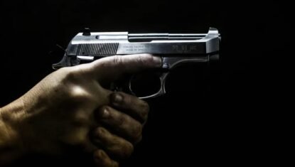 Homem é morto com tiros na cabeça em Maceió; suspeito é um adolescente de 14 anos