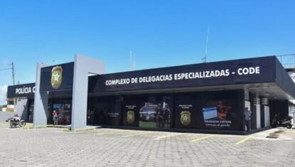 Turista de MG é preso suspeito de agredir e tentar jogar namorada pela janela de hotel em Maceió